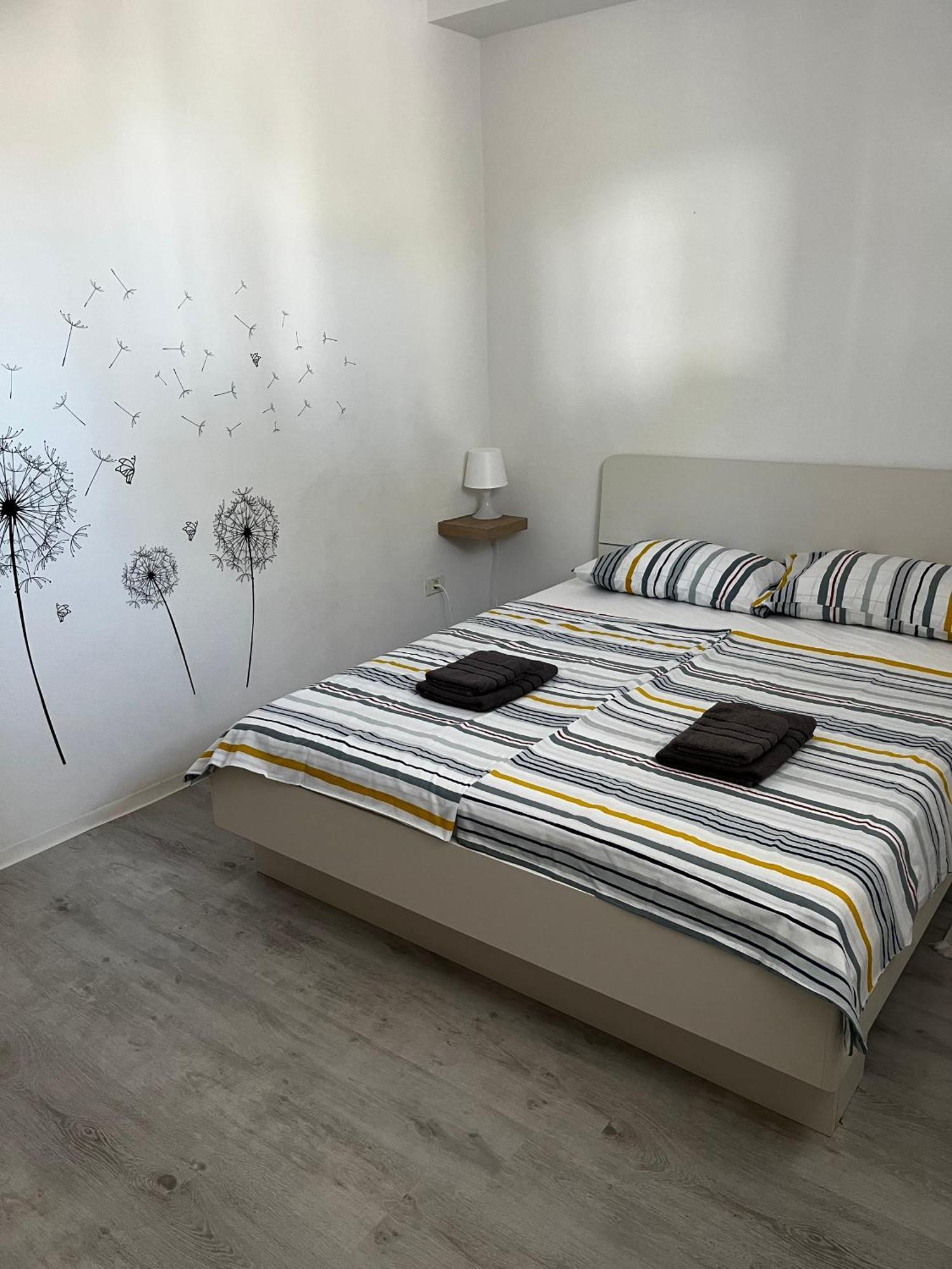 Apartma Sunny Apartment Izola Bagian luar foto